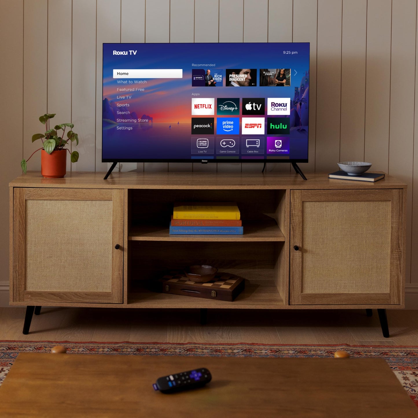 Roku Smart TV 2025 – 32-Inch Select Series, 720p HD TV – RokuTV with Voice Remote – Flat Screen LED Television with Wi-Fi for Streaming Live Local News, Sports, Family Entertainment - Amazon Exclusive